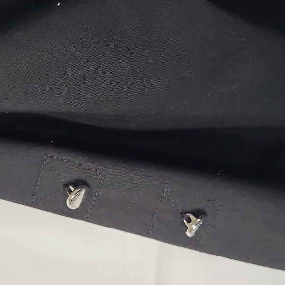 NWOT Express women's black v-eck cotton adjustable sleeve buttondown shirt, M - Picture 3 of 9